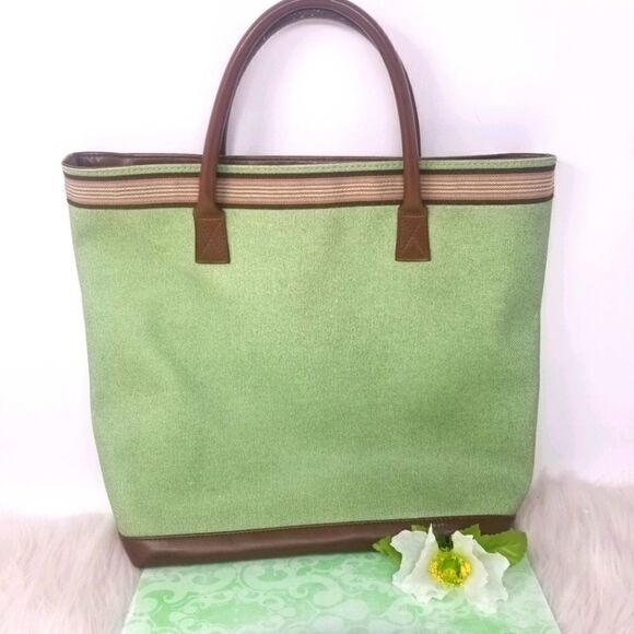 Estee Lauder Green Tote Bag. - Picture 1 of 10
